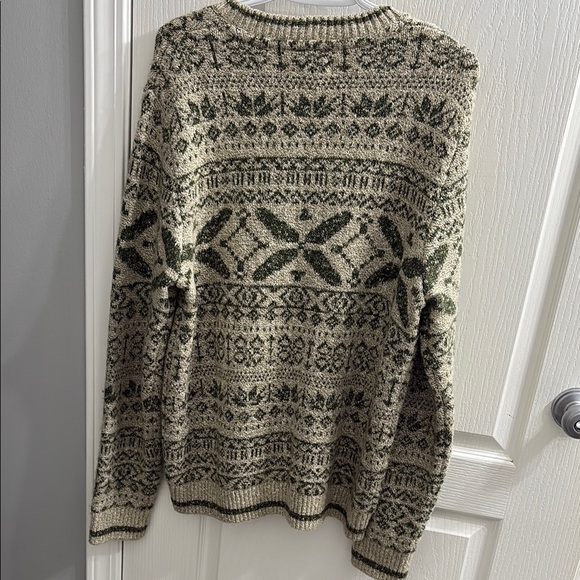 Cozy Green and Cream Crewneck Sweater with Nordic Pattern - Picture 4 of 7